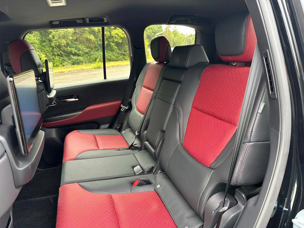  Toyota Land Cruiser 300