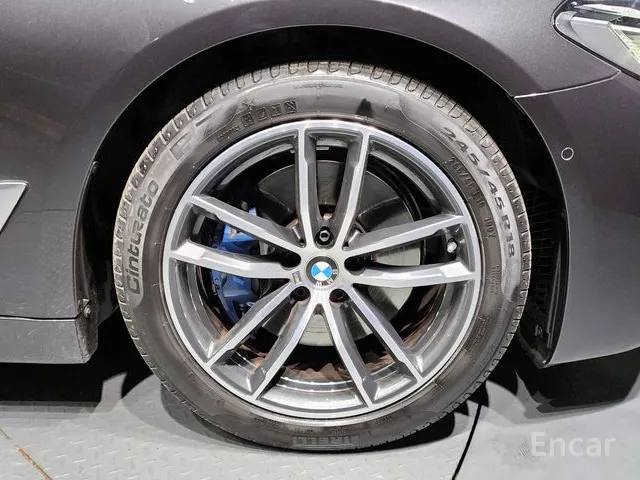 BMW 5 серия (G30)520i