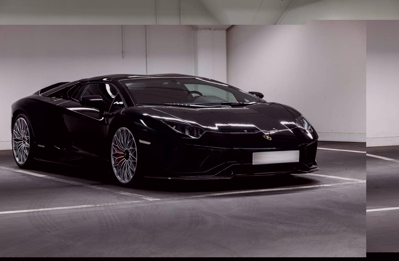  Lamborghini Aventador